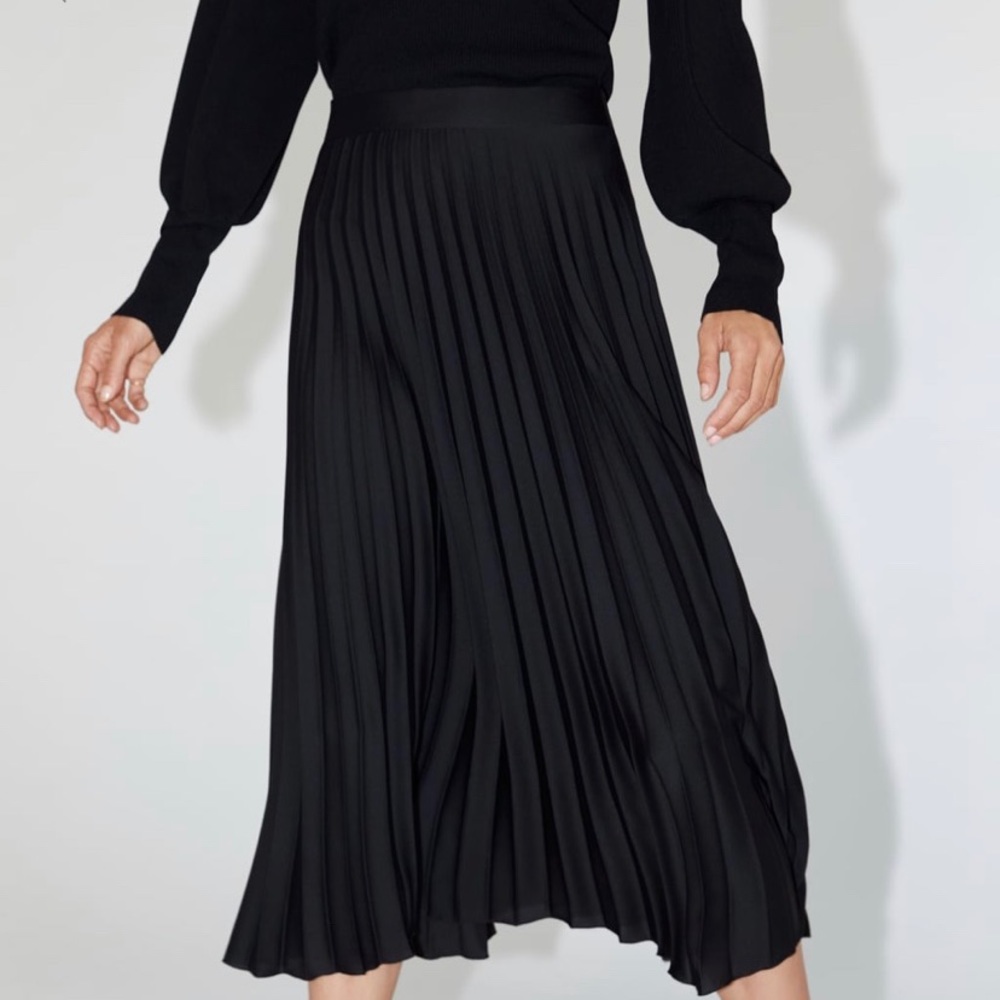 Black pleated skirt from Zara